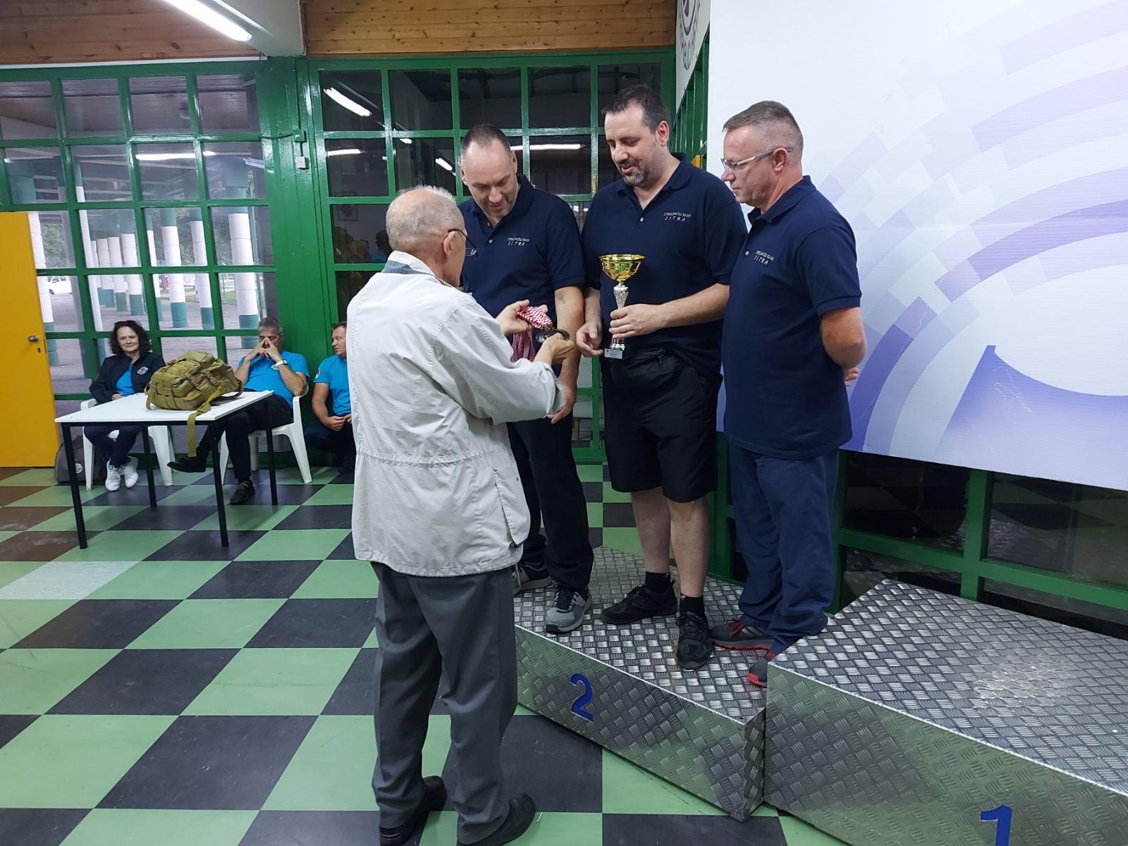 PH Osijek VK PPištolj Revolver3