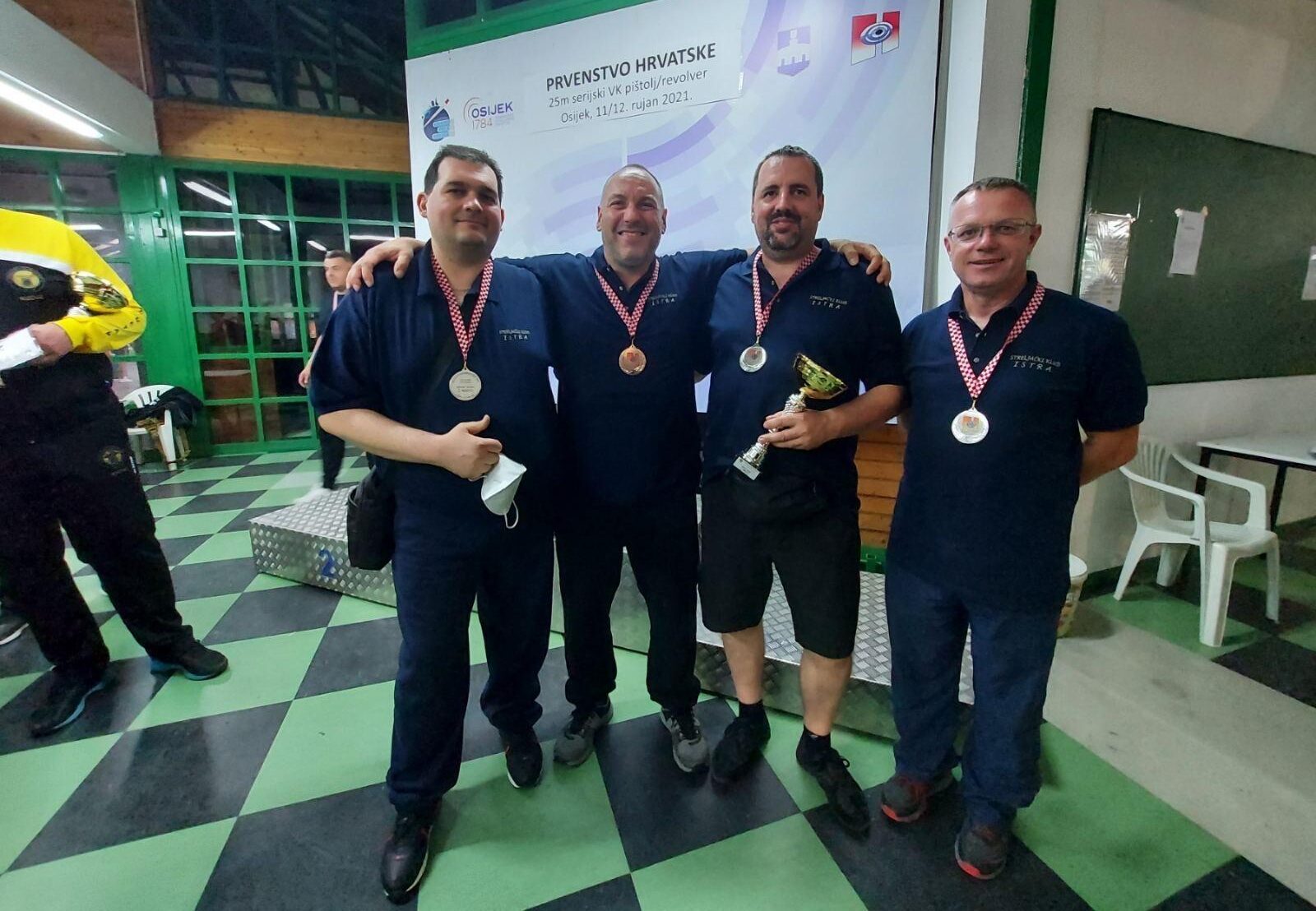 PH Osijek VK PPištolj Revolver6