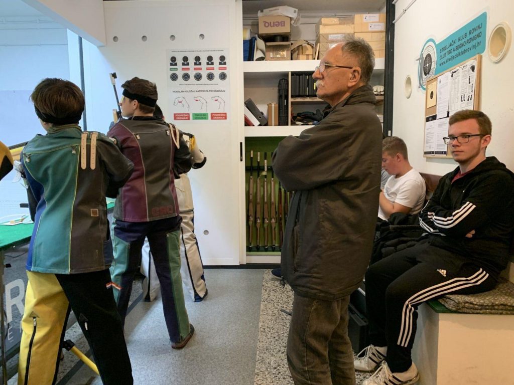 tadija dankić i strijelci streljačkog kluba papirničar rijeka na natjecanju