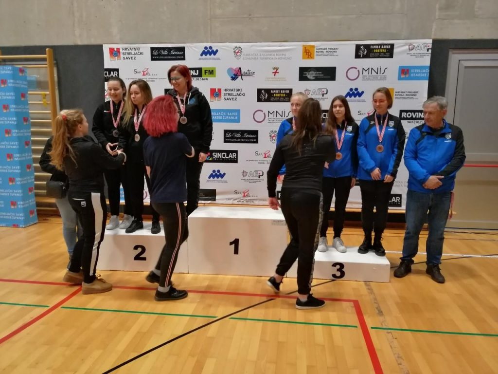 Proglašenje najboljih natjecatelja zračna puška žene